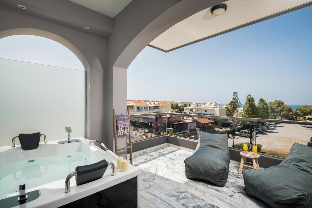 Sun Ray Luxury Apartments Agia Marina Exteriér fotografie