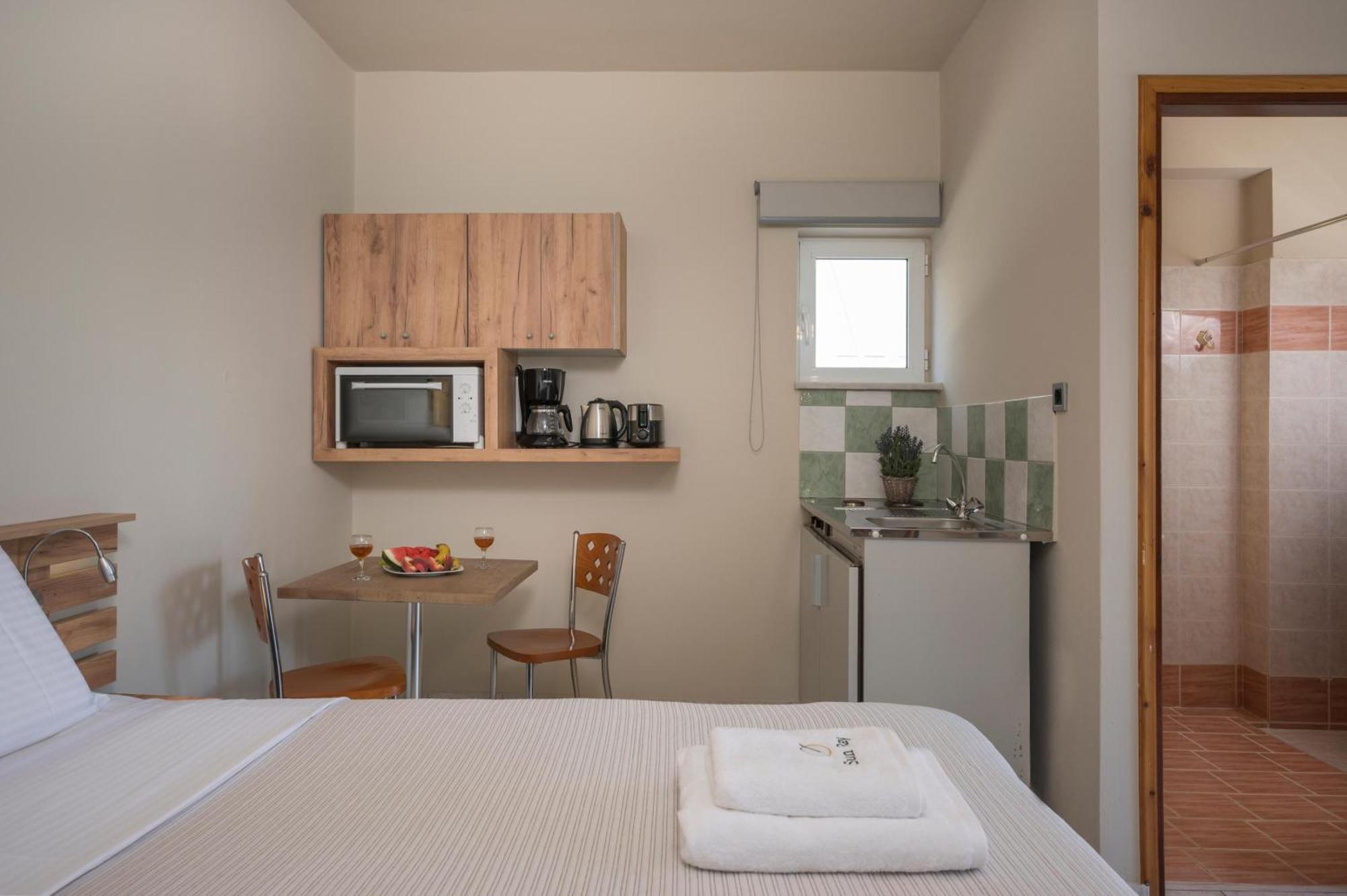 Sun Ray Luxury Apartments Agia Marina Pokoj fotografie