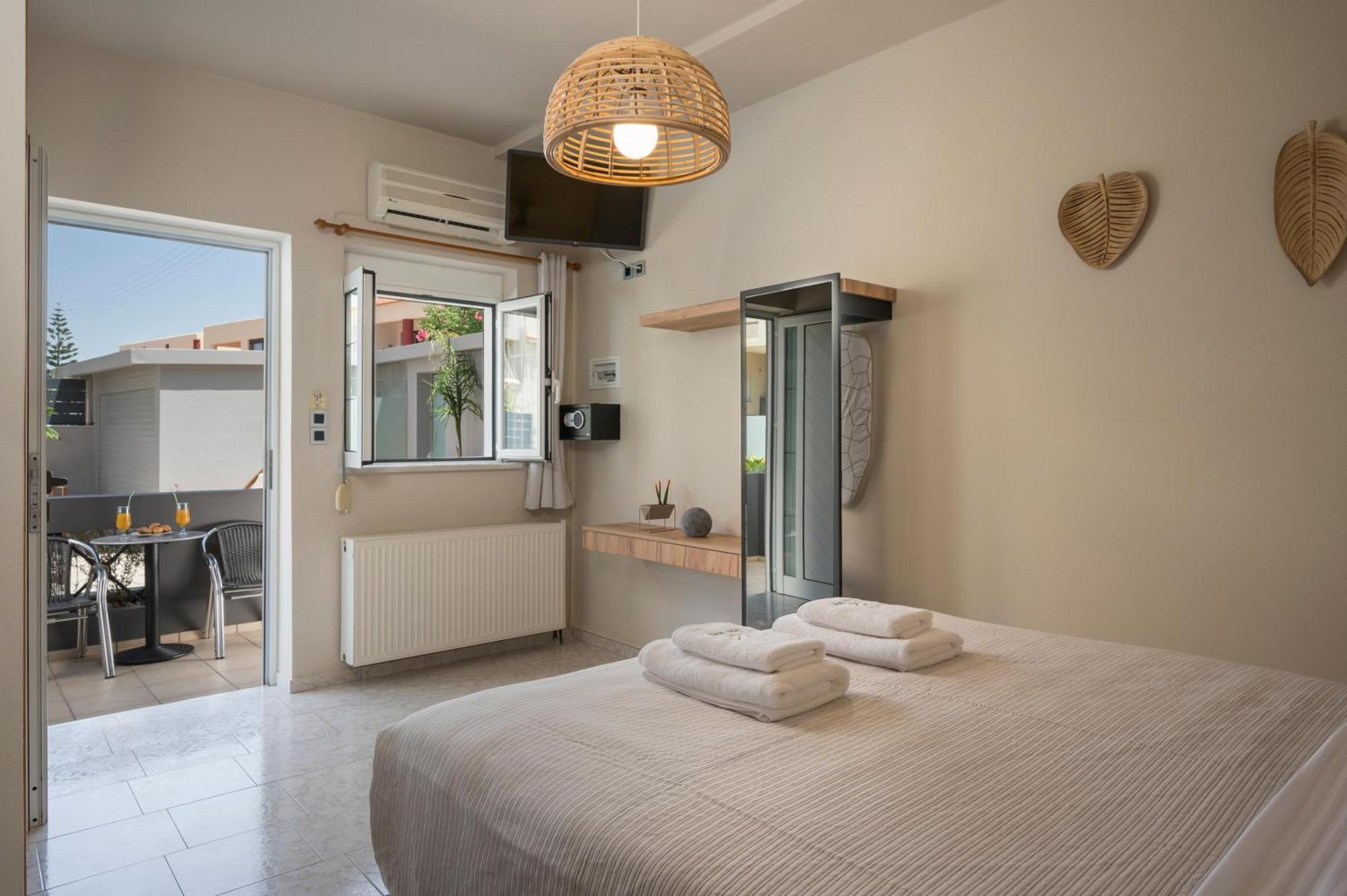 Sun Ray Luxury Apartments Agia Marina Pokoj fotografie