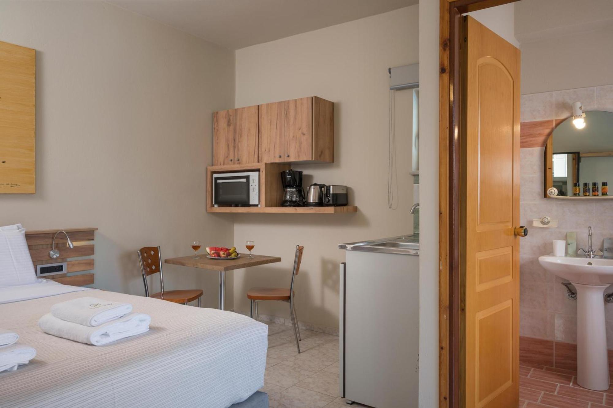 Sun Ray Luxury Apartments Agia Marina Pokoj fotografie