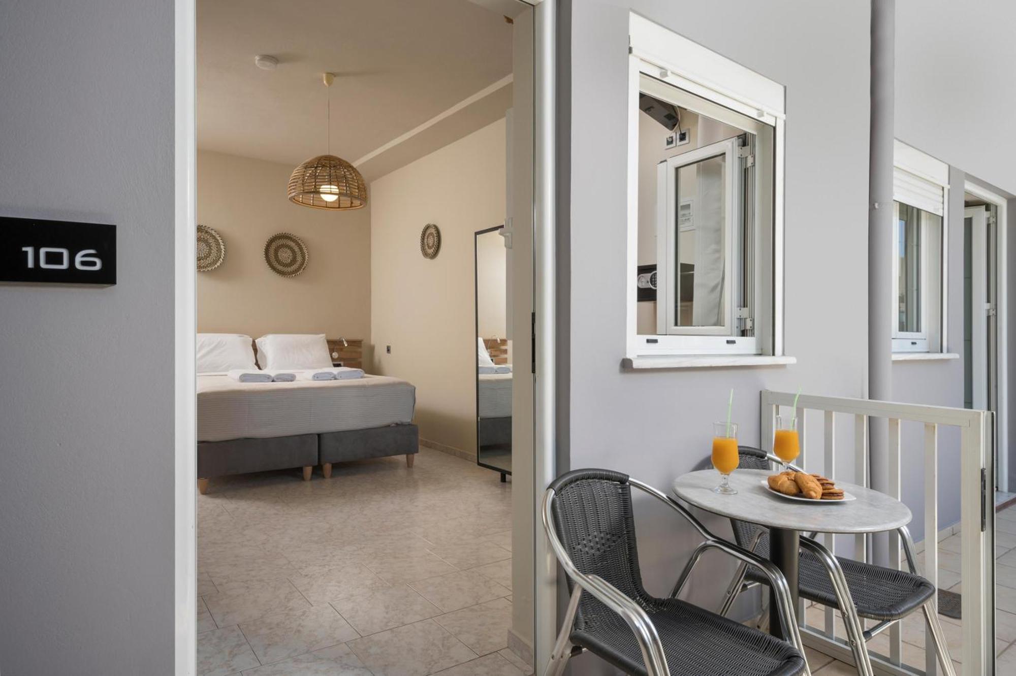 Sun Ray Luxury Apartments Agia Marina Pokoj fotografie