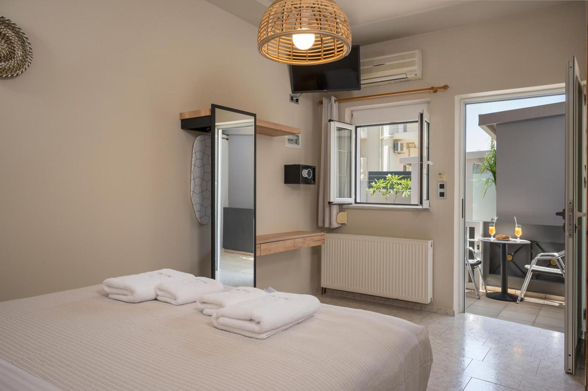 Sun Ray Luxury Apartments Agia Marina Pokoj fotografie