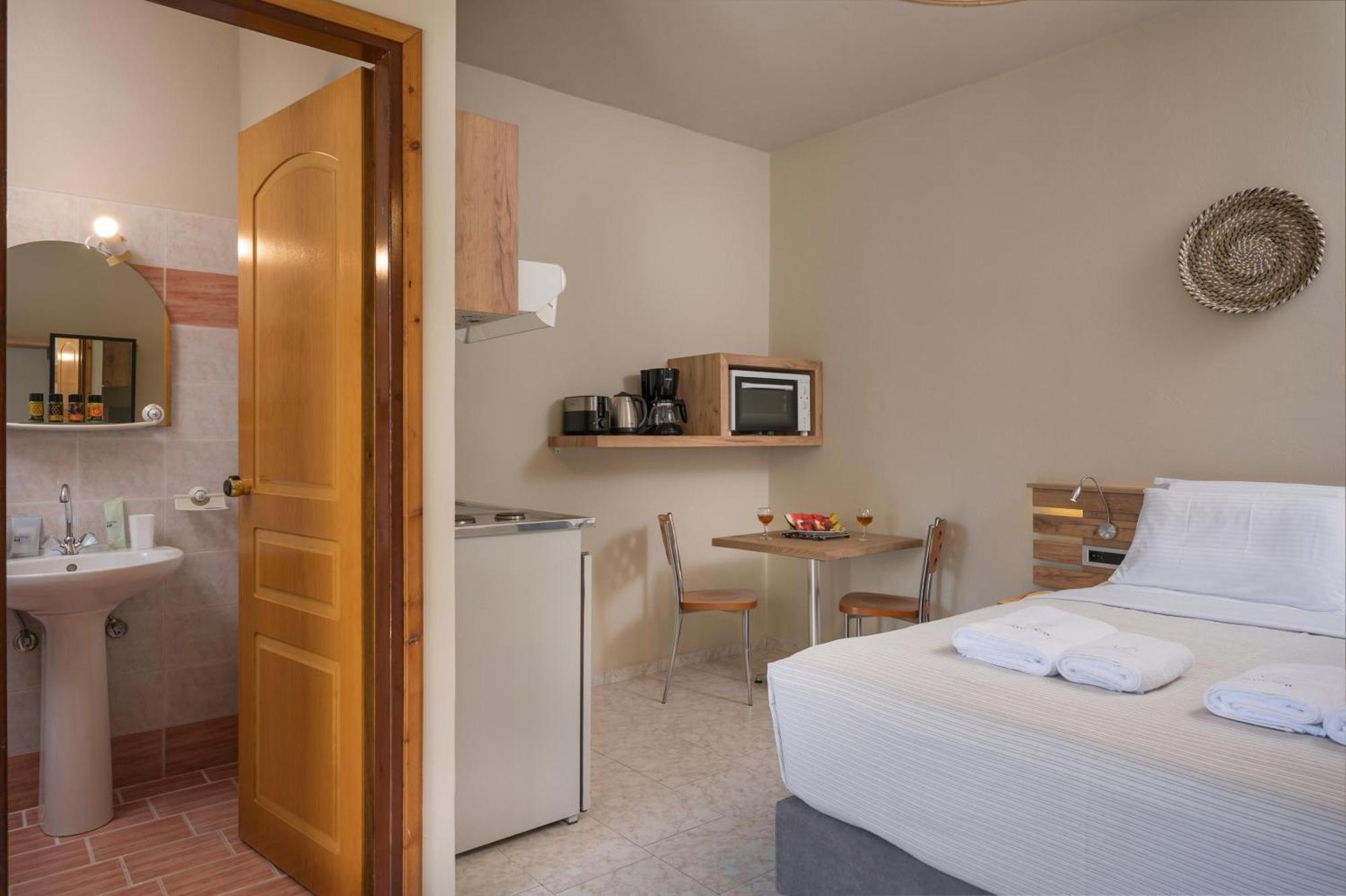 Sun Ray Luxury Apartments Agia Marina Pokoj fotografie